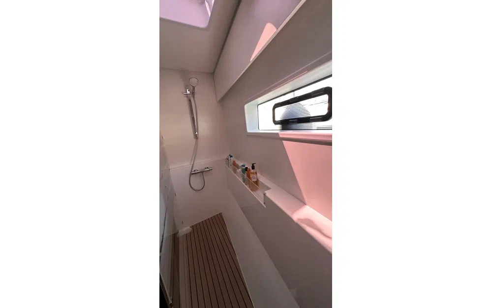 slider 34 Fountaine Pajot Aura 51
