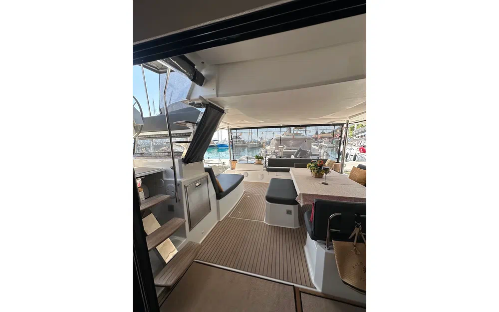 slider 14 Fountaine Pajot Aura 51