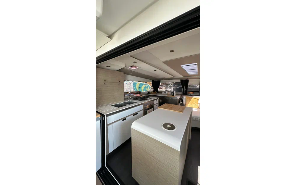 slider 16 Fountaine Pajot Aura 51