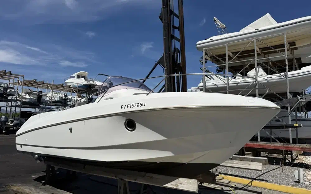 slider 1 Beneteau Flyer 750 Sundeck