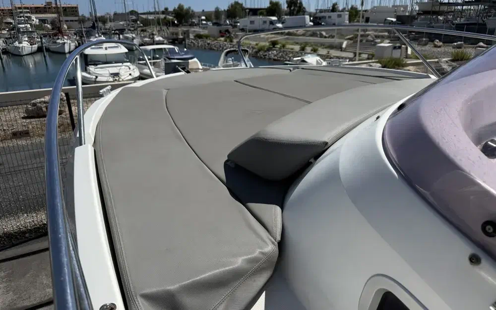 slider 4 Beneteau Flyer 750 Sundeck