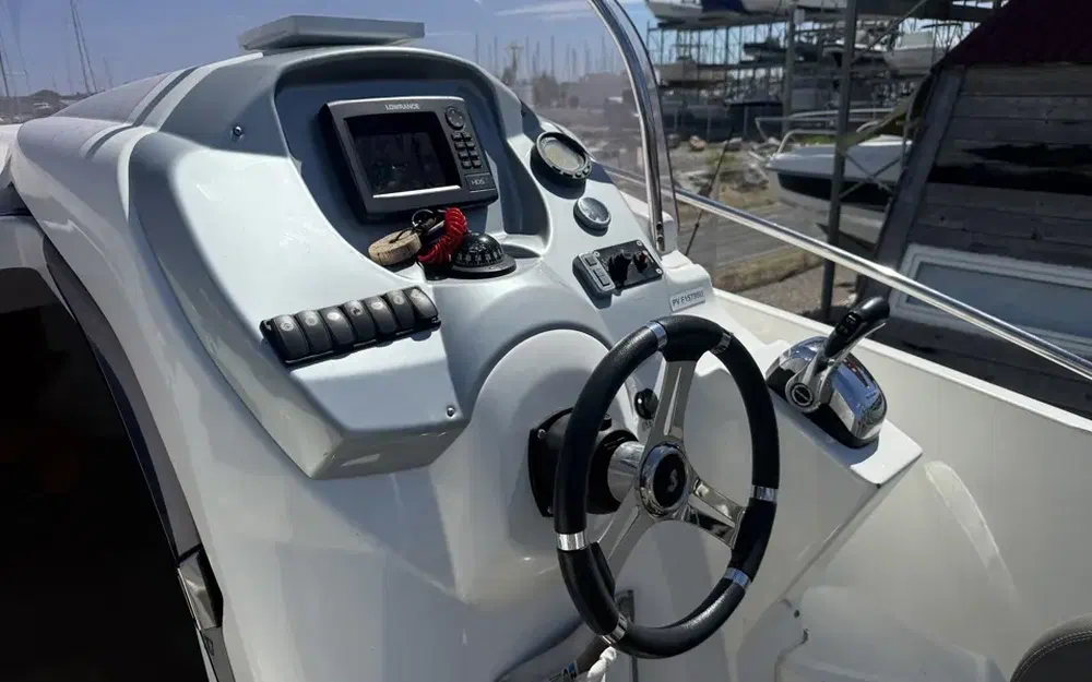 slider 6 Beneteau Flyer 750 Sundeck