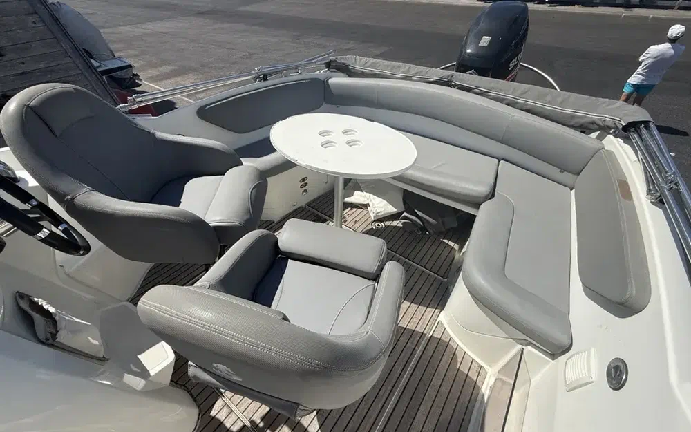 slider 8 Beneteau Flyer 750 Sundeck