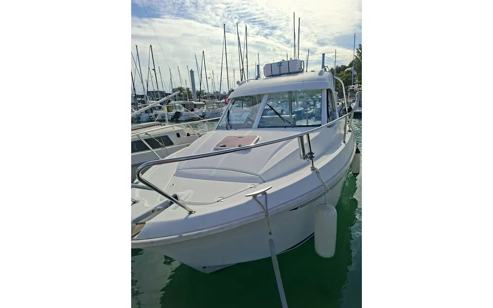 slider 3 Beneteau Antares 7