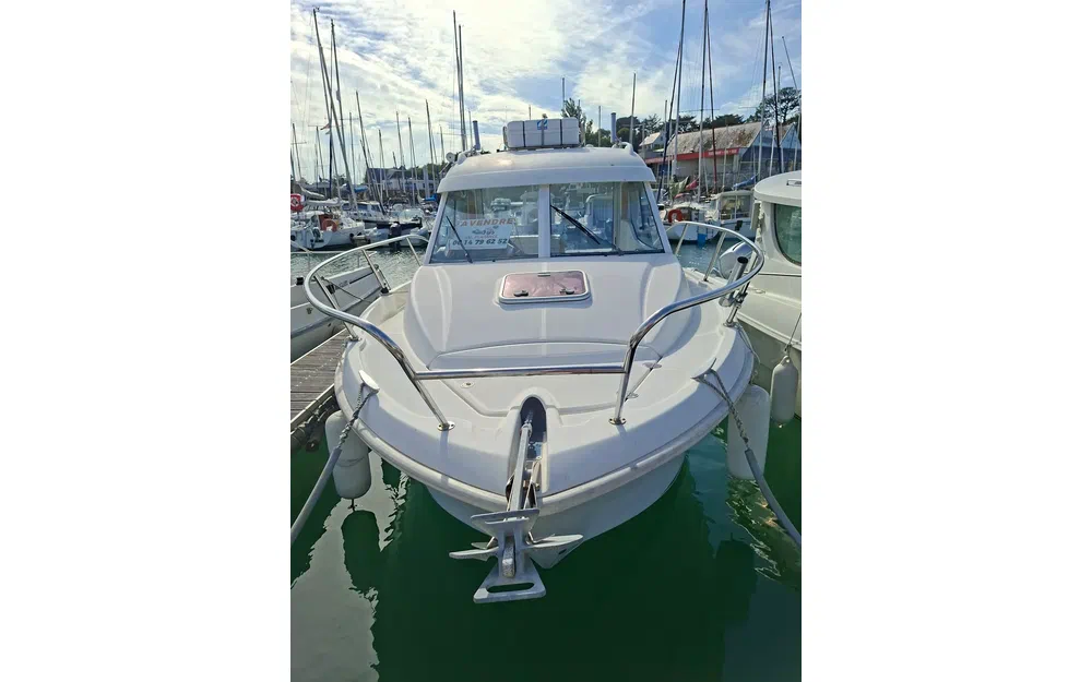 slider 1 Beneteau Antares 7