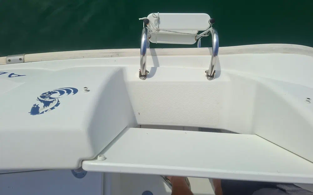 slider 8 Beneteau Antares 7