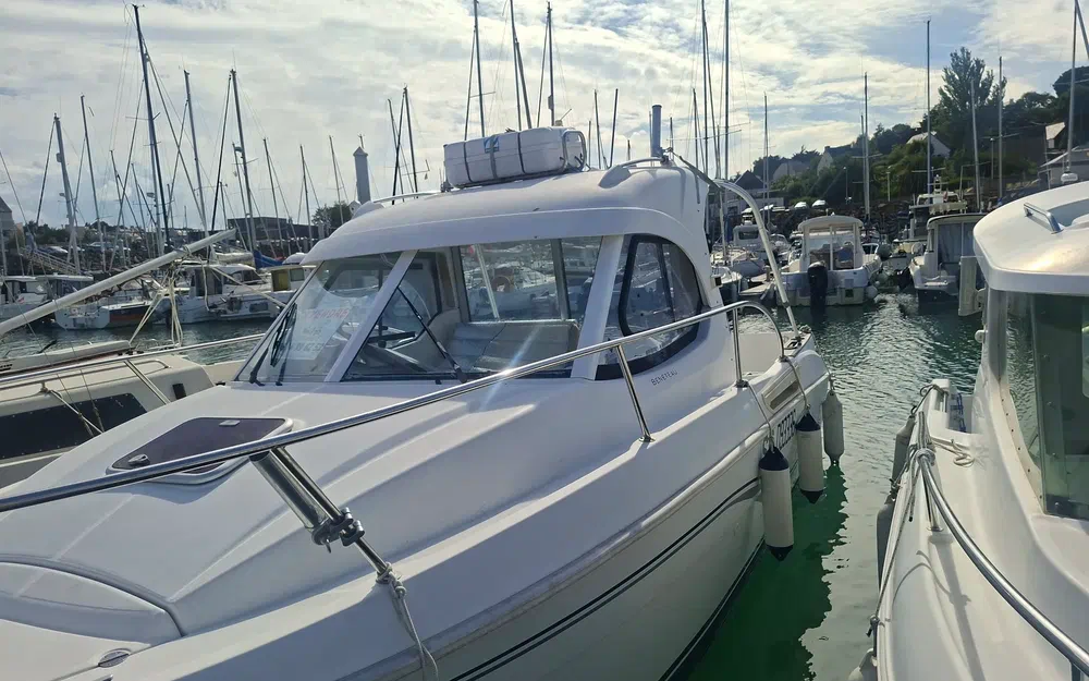 slider 4 Beneteau Antares 7