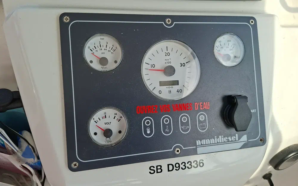 slider 20 Beneteau Antares 7