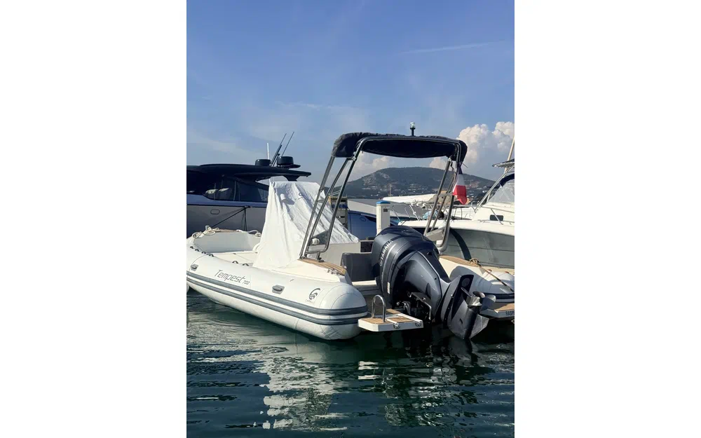 slider 22 Capelli Tempest 700 Luxe