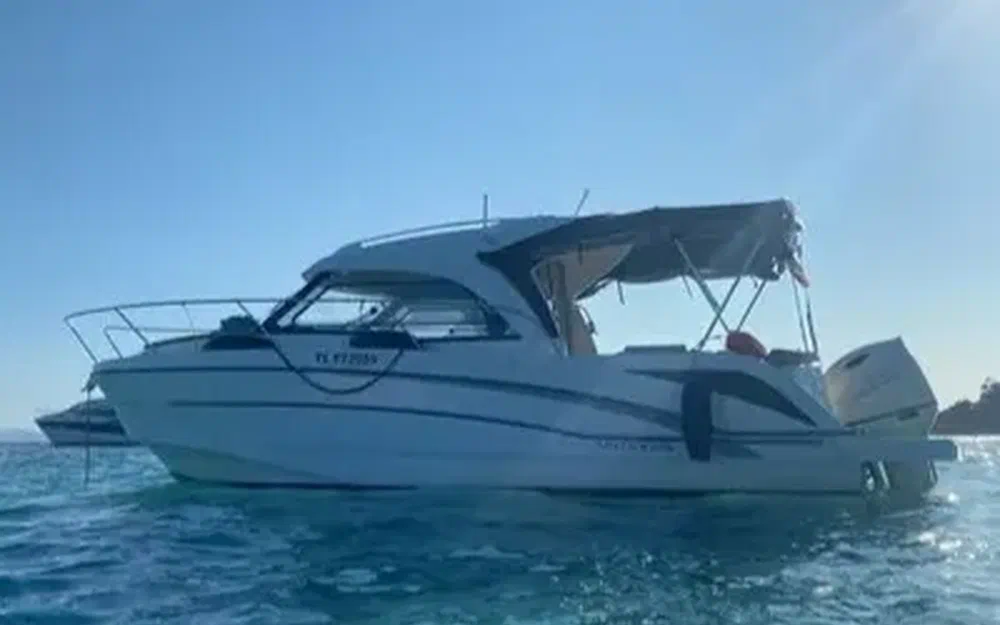 slider 0 Beneteau Antares 8 OB