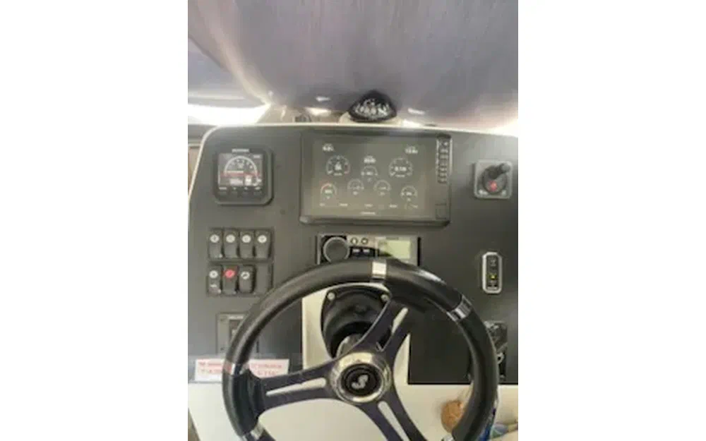 slider 2 Beneteau Antares 8 OB