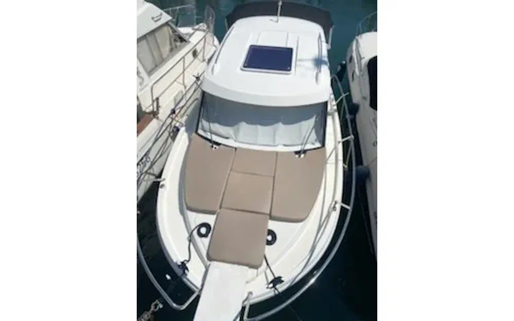 slider 3 Beneteau Antares 8 OB