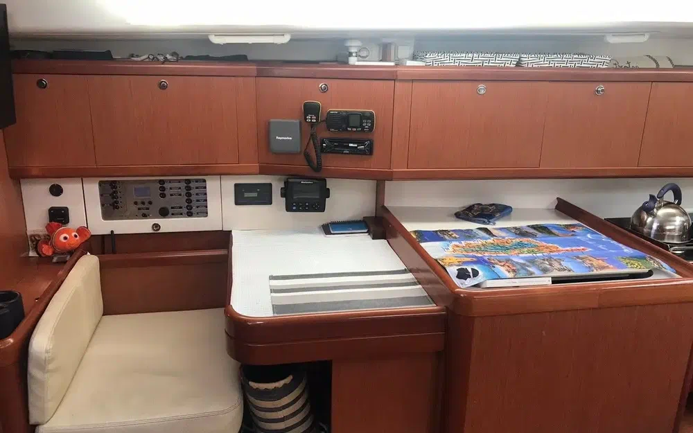 slider 12 Beneteau Oceanis 43