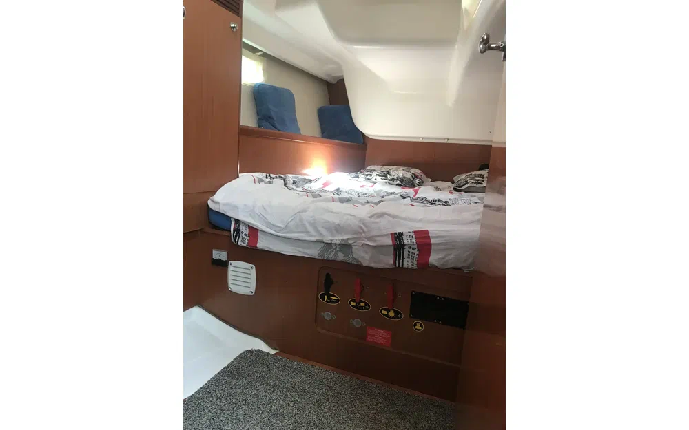slider 16 Beneteau Oceanis 43