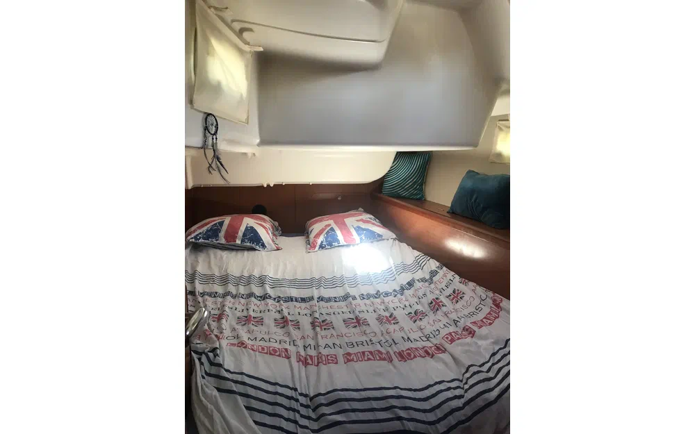 slider 18 Beneteau Oceanis 43
