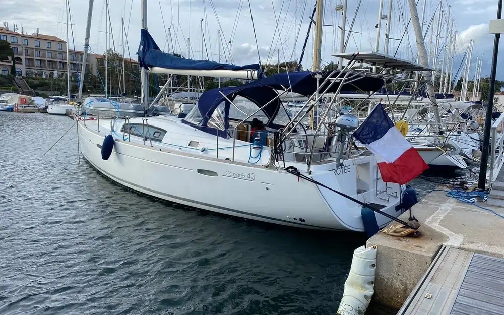 slider 6 Beneteau Oceanis 43