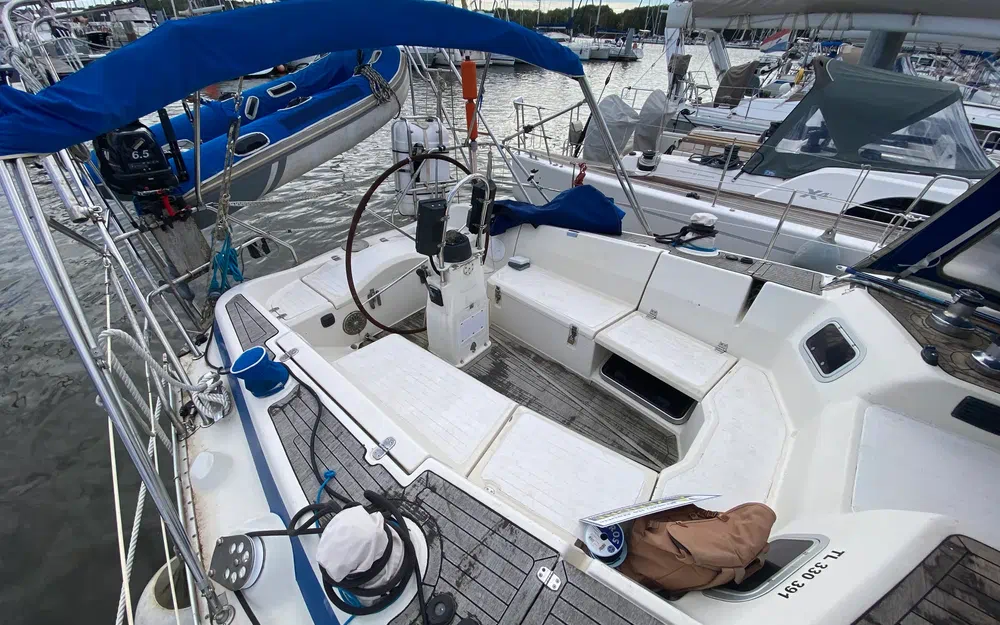 slider 3 Bavaria 390 Lagoon