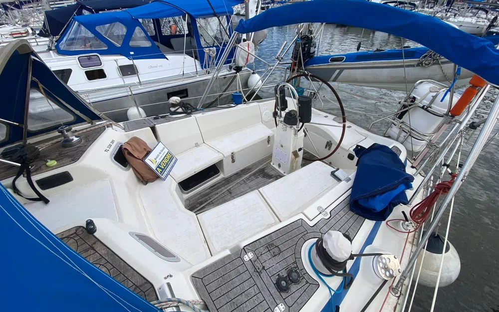slider 5 Bavaria 390 Lagoon