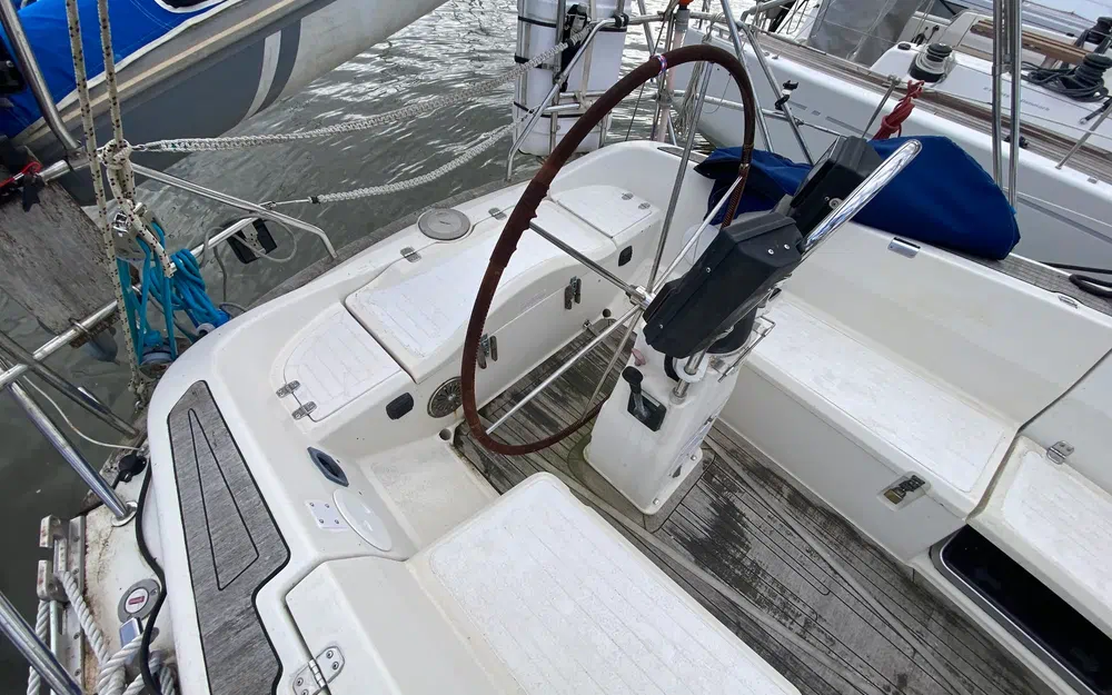 slider 4 Bavaria 390 Lagoon