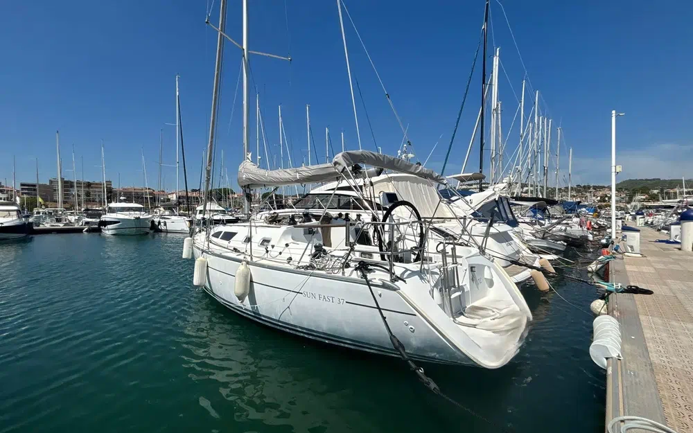 slider 1 Jeanneau Sun Fast 37