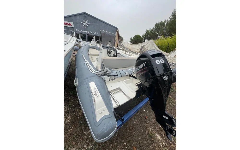 slider 2 Flyer F16