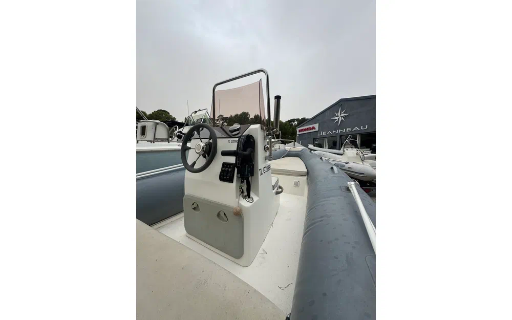 slider 3 Flyer F16