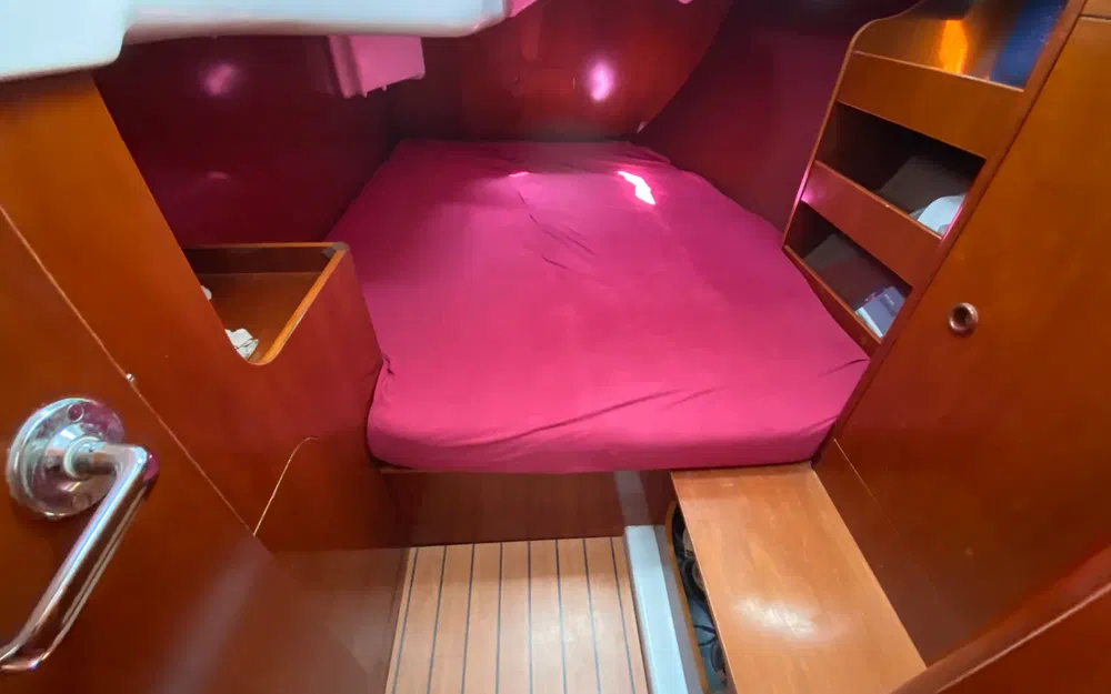 slider 11 Beneteau Oceanis 411 Celebration