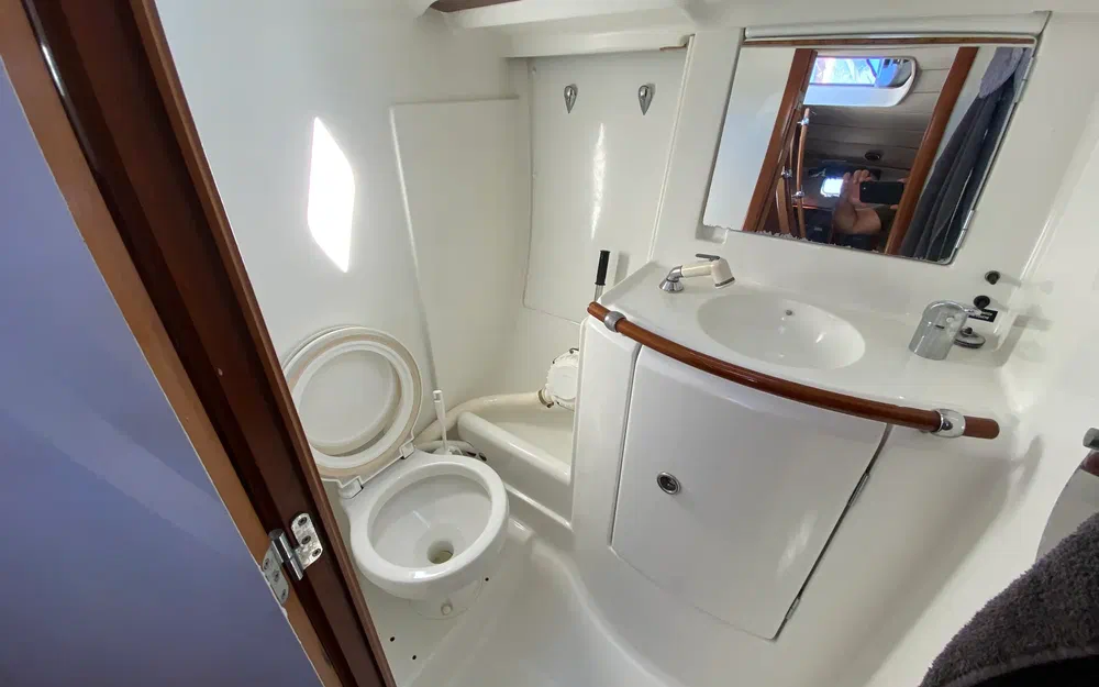 slider 12 Beneteau Oceanis 411 Celebration