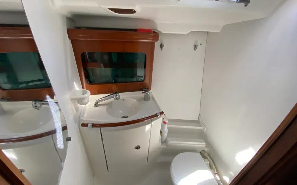 slider 13 Beneteau Oceanis 411 Celebration