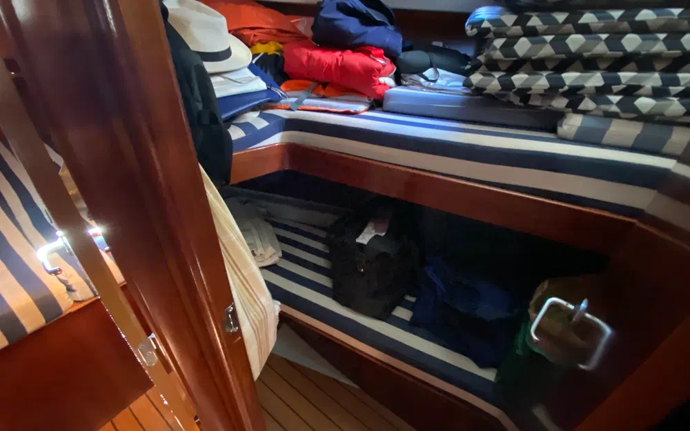 slider 15 Beneteau Oceanis 411 Celebration