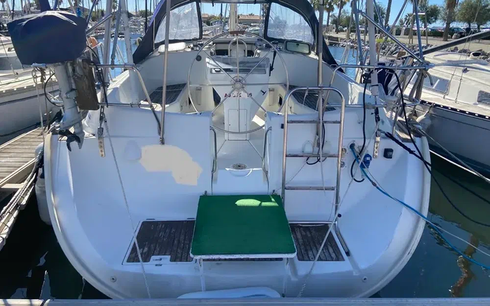 slider 19 Beneteau Oceanis 411 Celebration