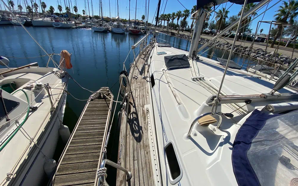 slider 23 Beneteau Oceanis 411 Celebration