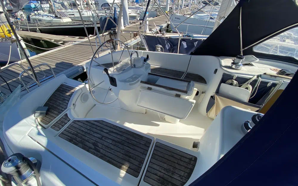 slider 28 Beneteau Oceanis 411 Celebration