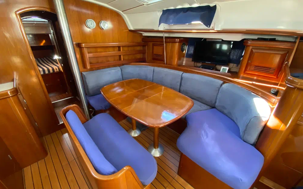 slider 4 Beneteau Oceanis 411 Celebration