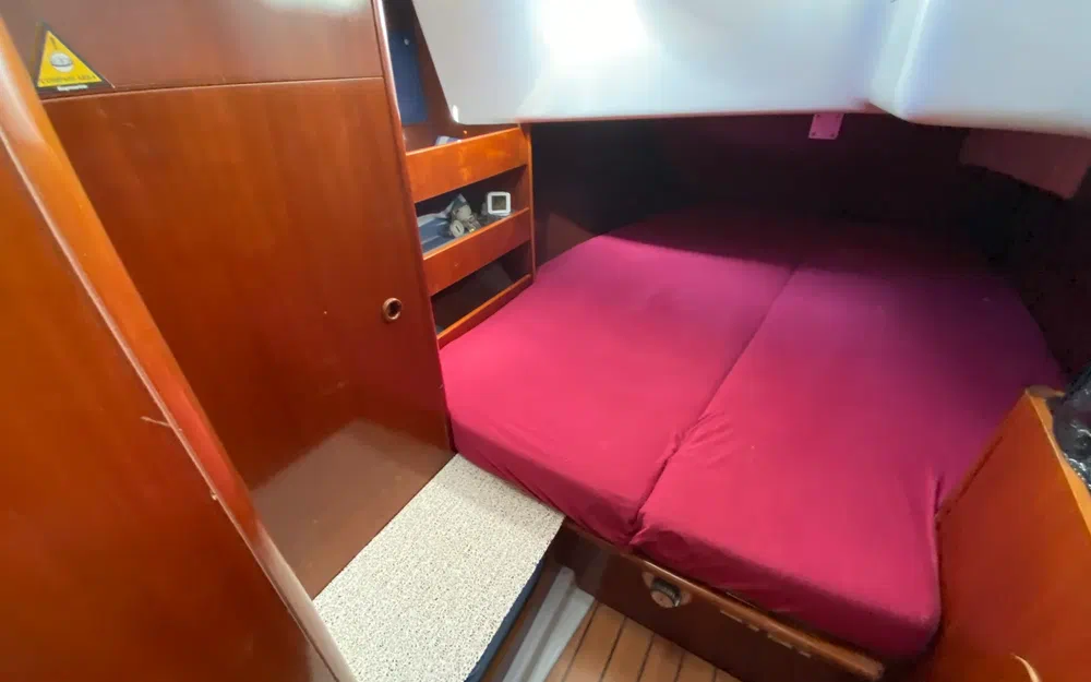 slider 5 Beneteau Oceanis 411 Celebration