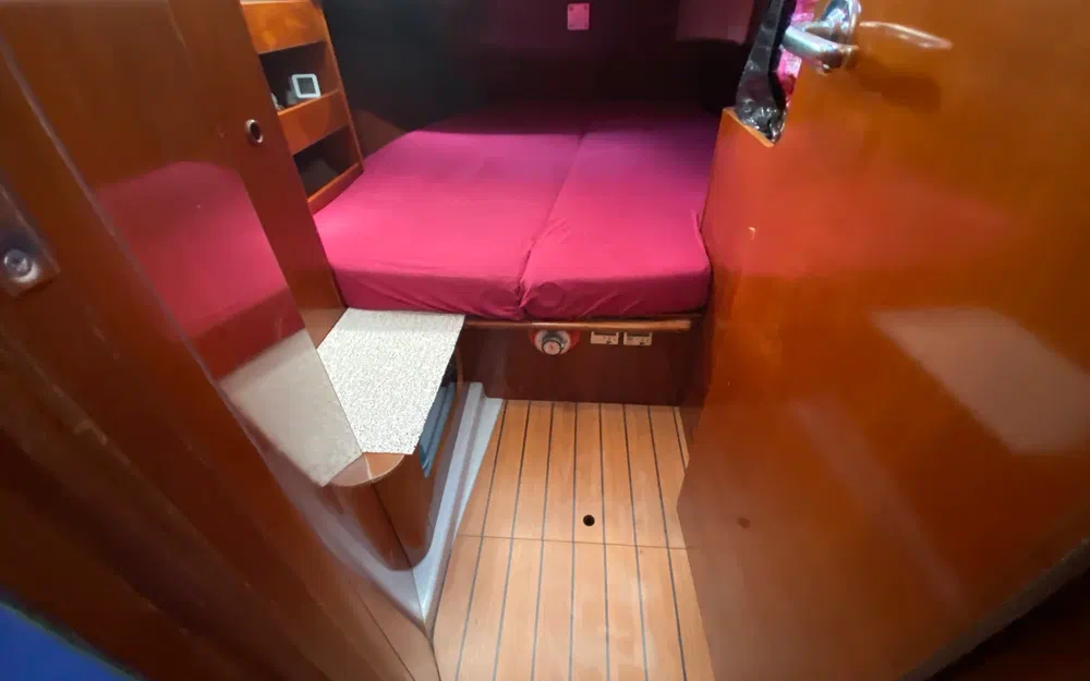 slider 6 Beneteau Oceanis 411 Celebration