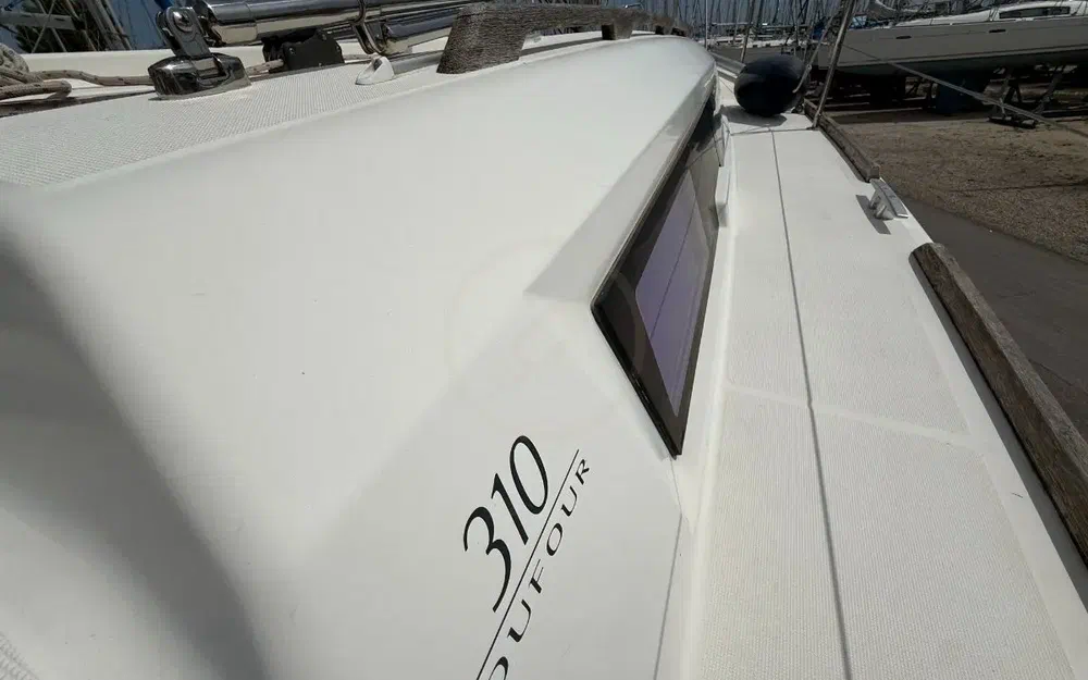 slider 7 Dufour 310 Grand Large