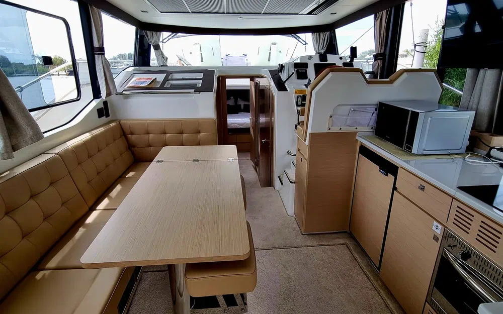 slider 13 Delphia 12 Sedan