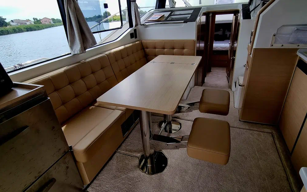 slider 15 Delphia 12 Sedan