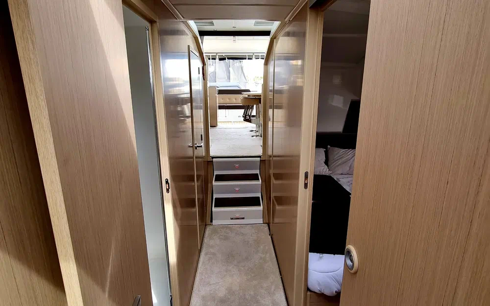 slider 16 Delphia 12 Sedan