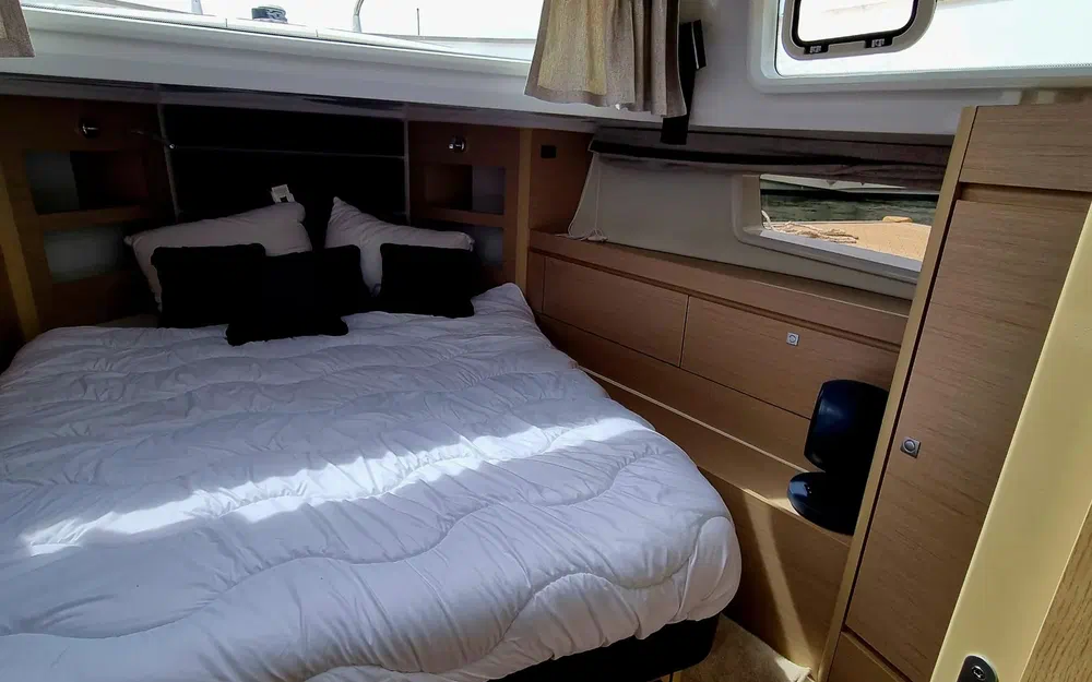 slider 19 Delphia 12 Sedan