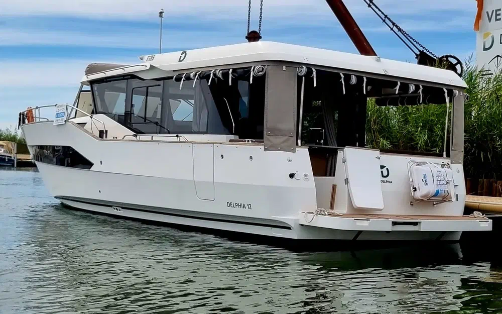 slider 2 Delphia 12 Sedan