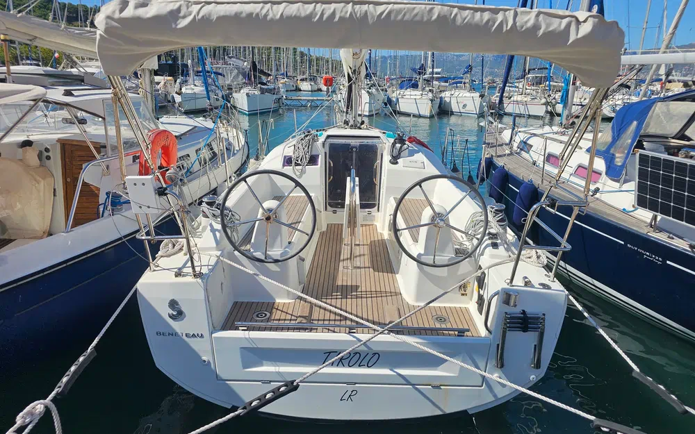 slider 2 Beneteau Oceanis 30.1