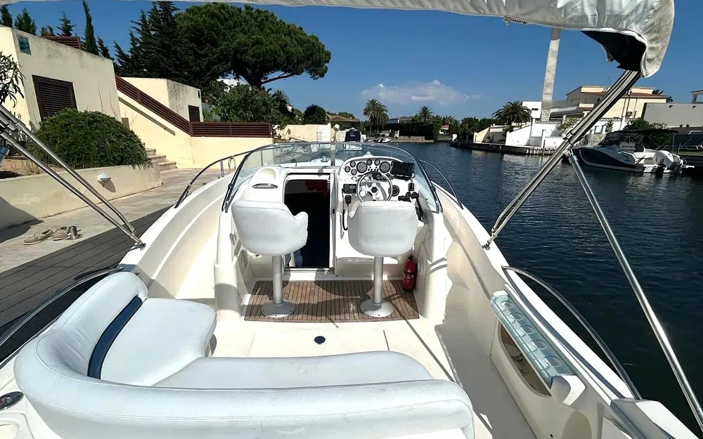 slider 3 Rio Yachts 850 Cruiser