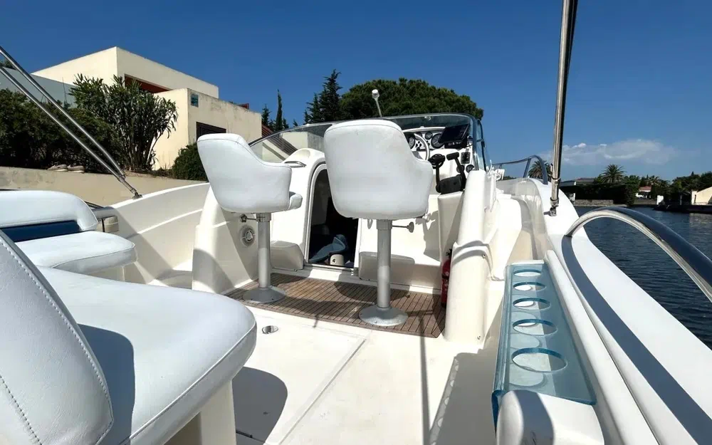 slider 4 Rio Yachts 850 Cruiser