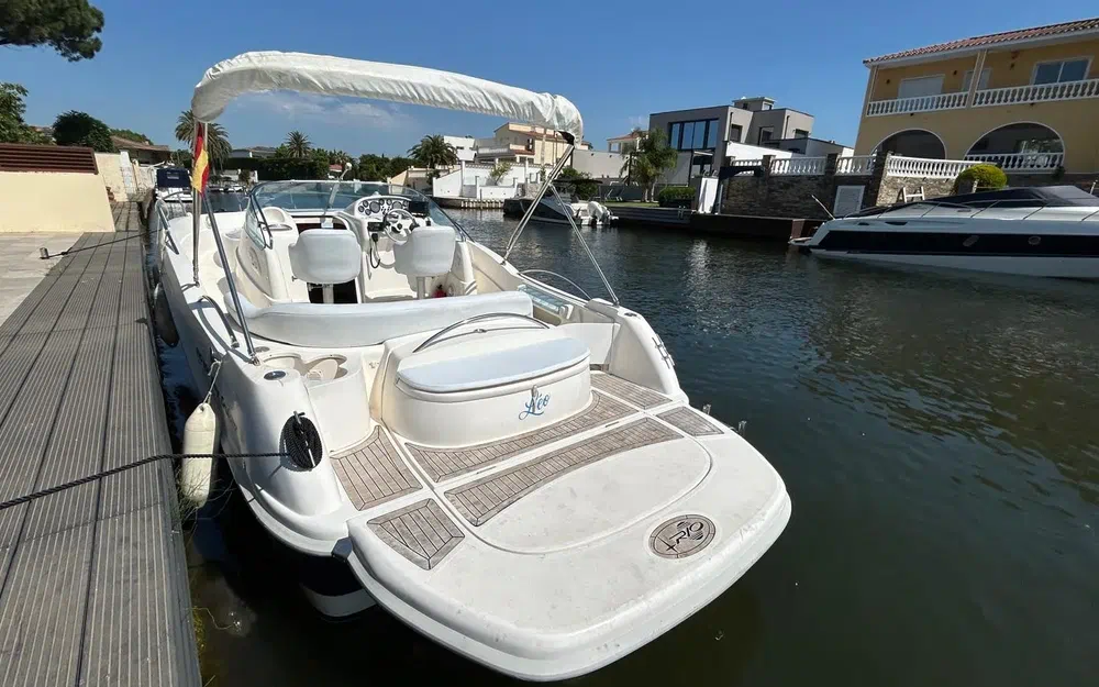 slider 1 Rio Yachts 850 Cruiser