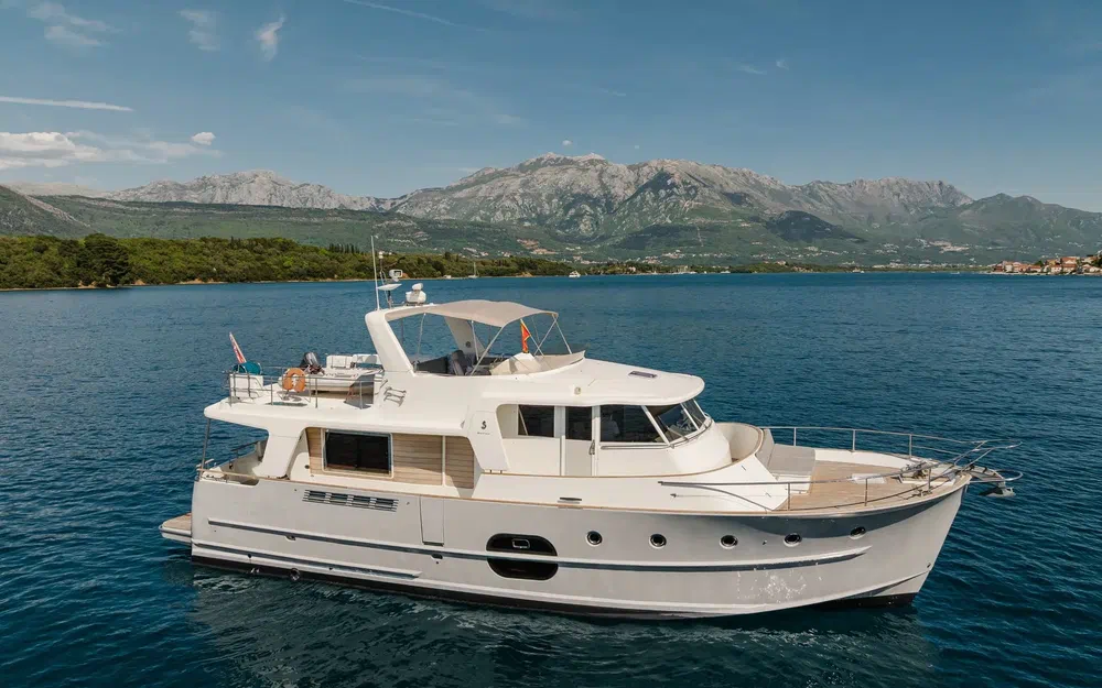 slider 0 Beneteau Swift Trawler 52