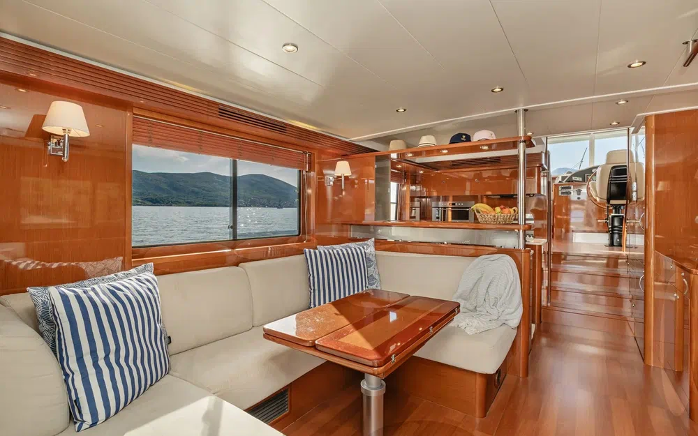 slider 20 Beneteau Swift Trawler 52