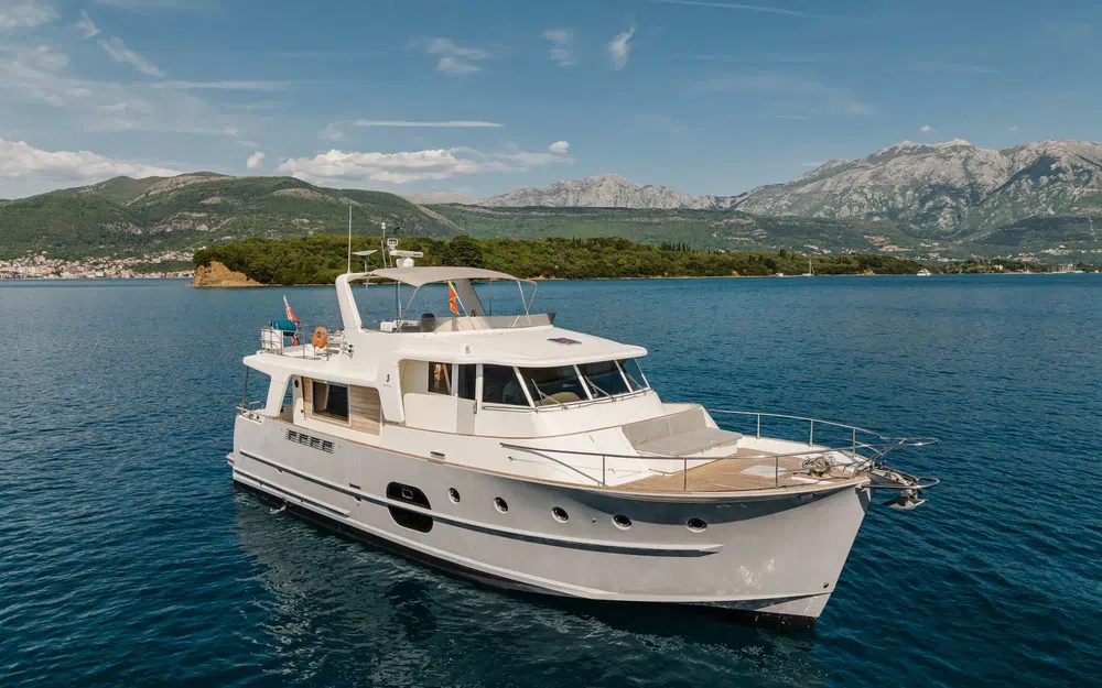 slider 1 Beneteau Swift Trawler 52