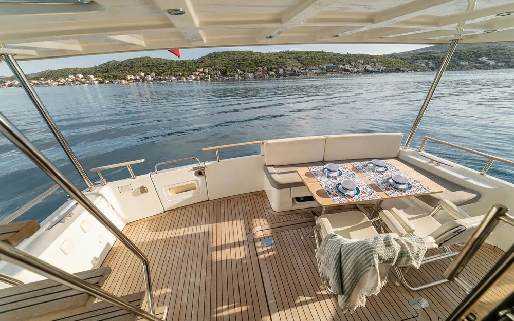 slider 8 Beneteau Swift Trawler 52